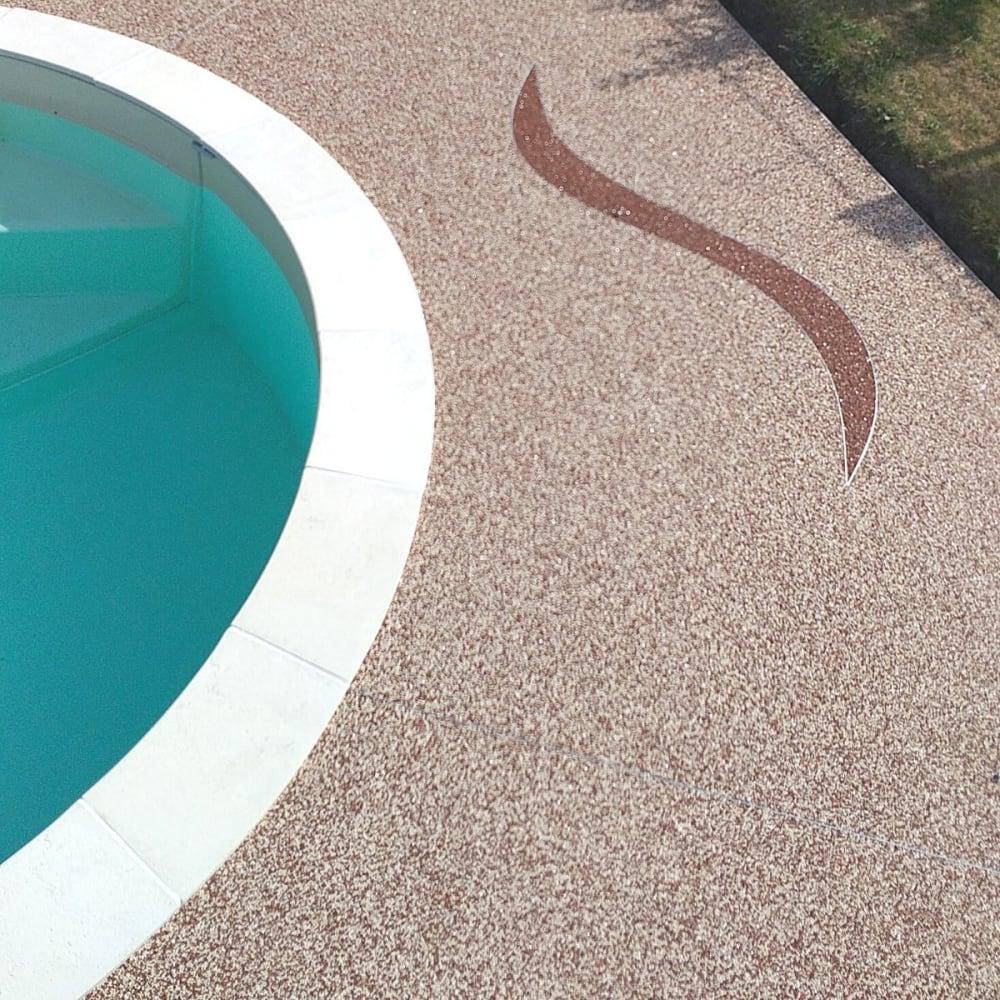 Margelles de piscine courbe fabrication française, gamme Vendée - couleur ivoire Margelles de piscine courbe fabrication française, gamme Vendée - couleur ivoire