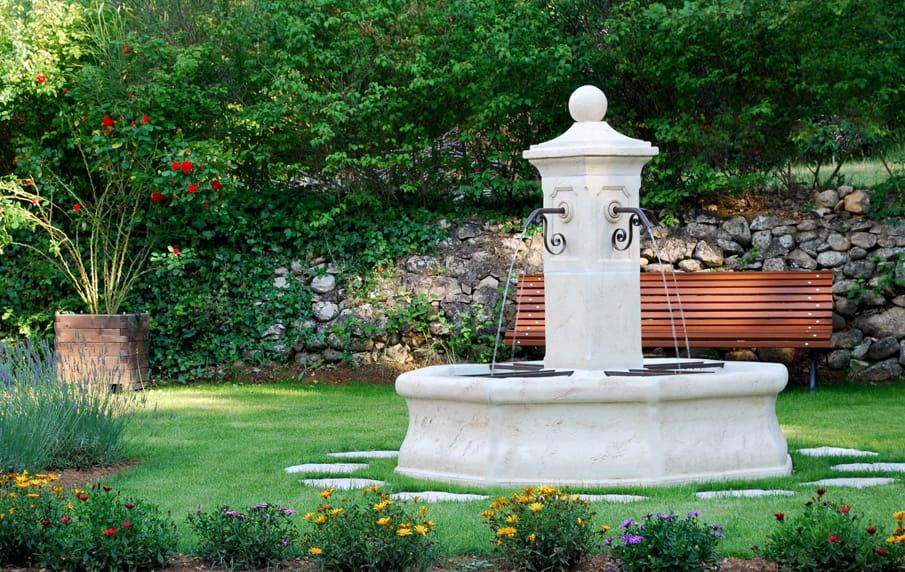 Ambiance fontaine de jardin en pierre reconstituée Vincennes Roc-de-france-pierre-reconstituee-ambiance-fontaine-jardin-vincennes