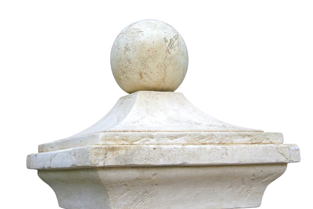 Chapeau de pilier Provençal avec boule